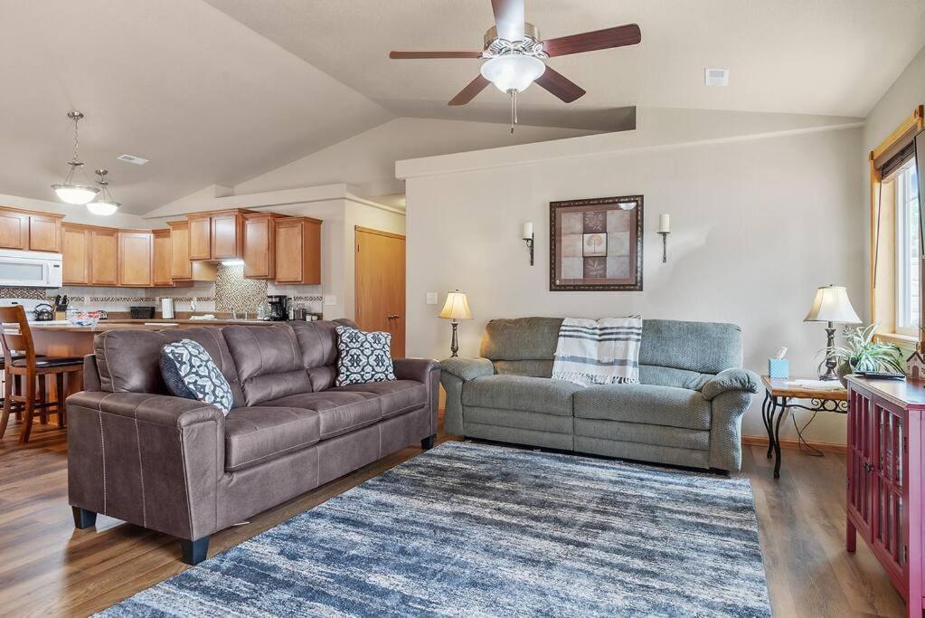Villa Convenient Townhouse - Near Airport Rapid City Exterior foto