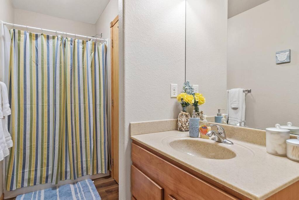Villa Convenient Townhouse - Near Airport Rapid City Exterior foto